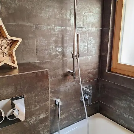 Luxury In With Stunning Views 木屋 *