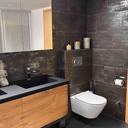 Luxury In With Stunning Views 木屋 莱克斯