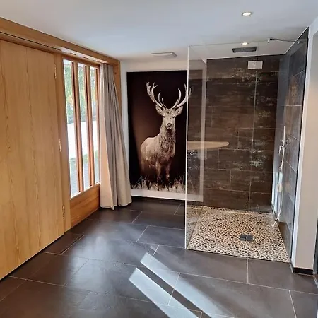 Luxury In With Stunning Views 木屋 *