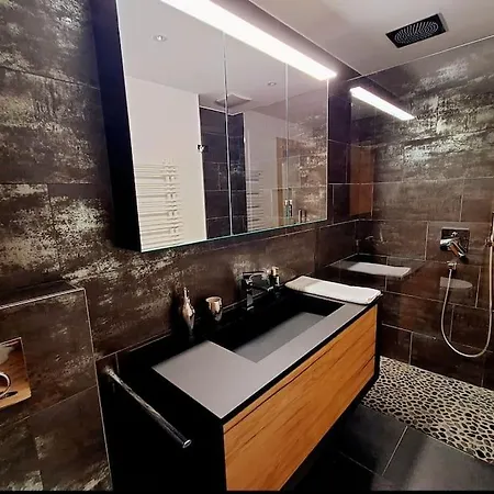 Luxury In With Stunning Views 木屋 *