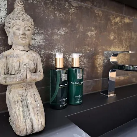 Luxury In With Stunning Views * 莱克斯